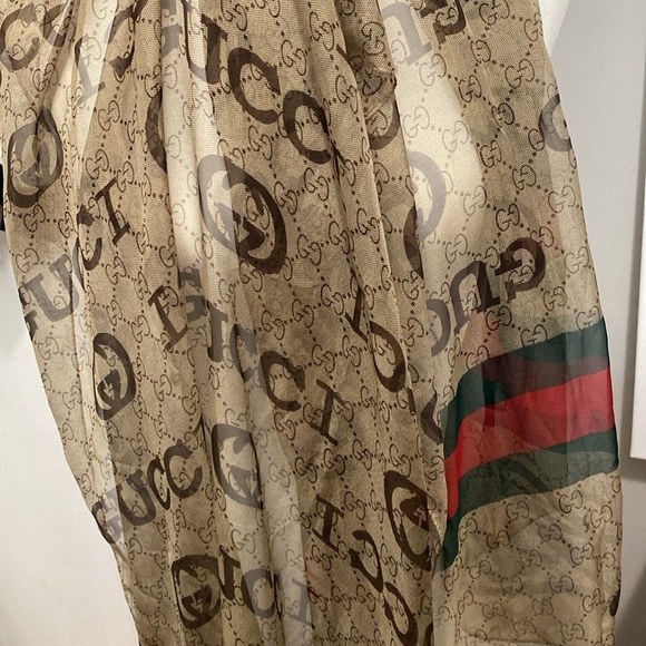 Gucci 💯 Silk Scarf - Picture 5 of 5